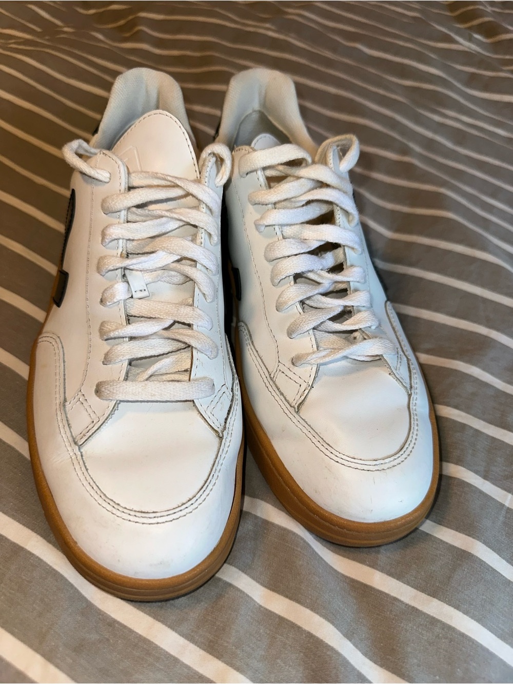 Veja Women's Low-Top Sneakers White with Black V and Gum Sole - Picture 6 of 7